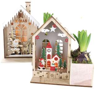 Maison de Noël en bois lumineuse avec jacinthe